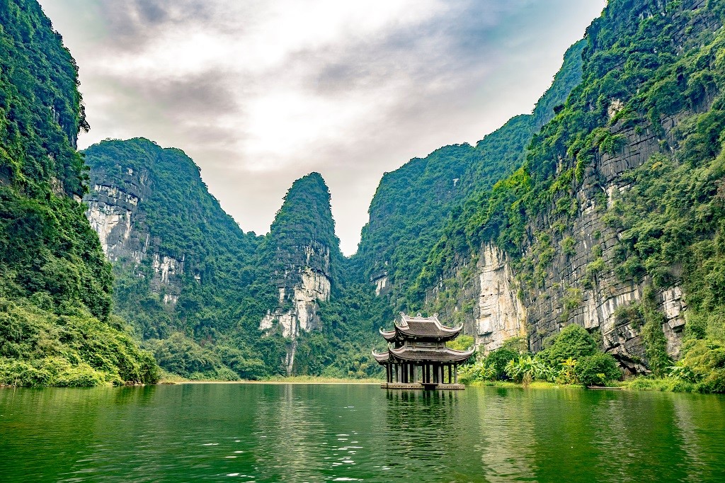 Hành trình trải nghiệm văn hóa và thiên nhiên Việt Nam đặc sắc cùng Đất Việt Tour