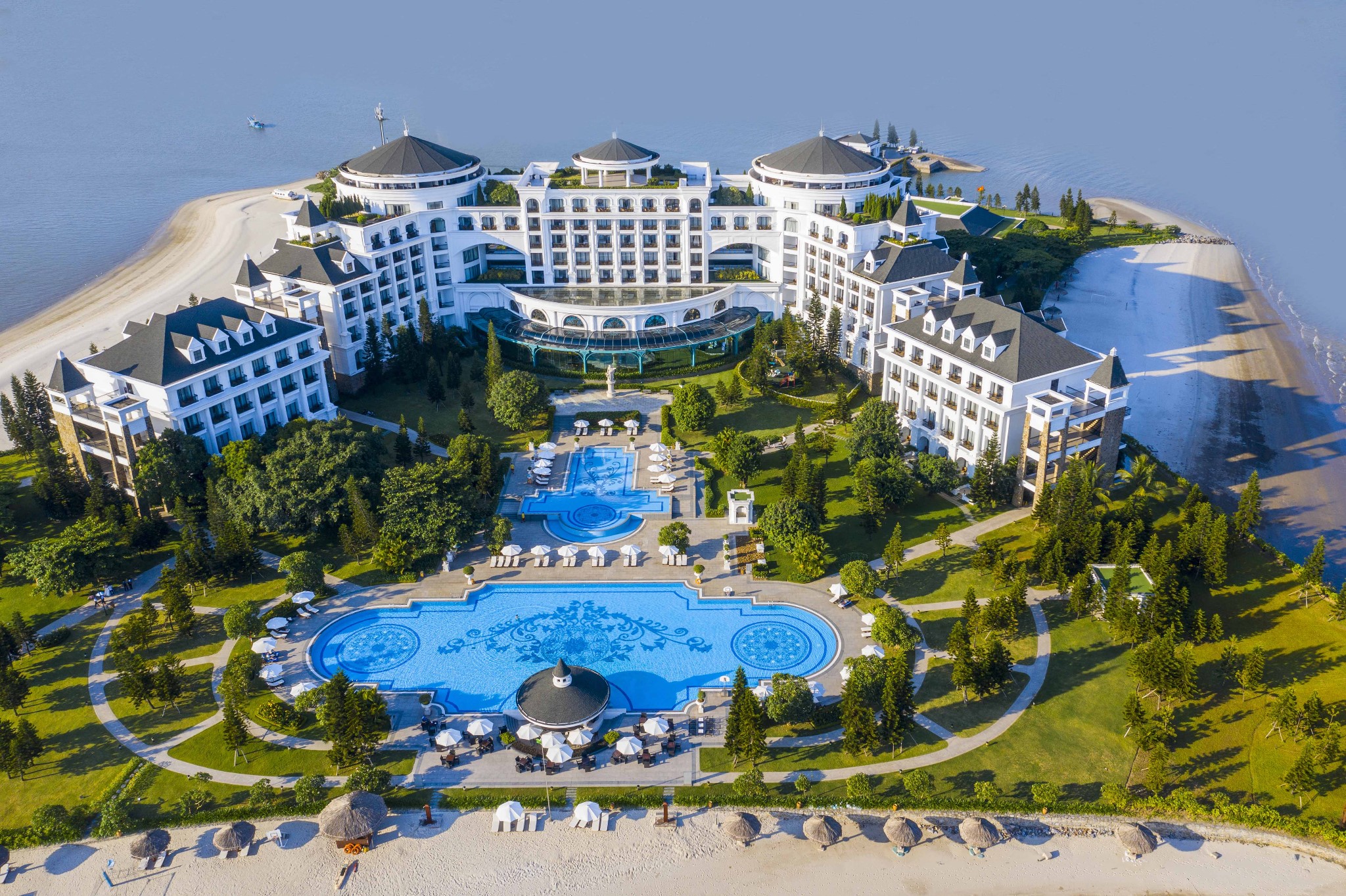 Top khách sạn và resort hàng đầu ở Hạ Long cho kỳ nghỉ đẳng cấp