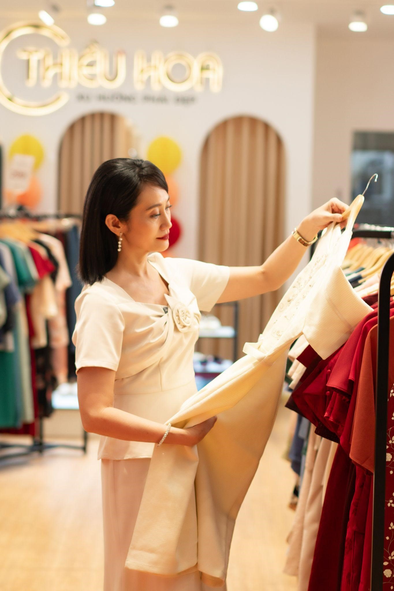 Chọn đồ theo mệnh 2026: Cùng sao Việt sắm Tết 2026