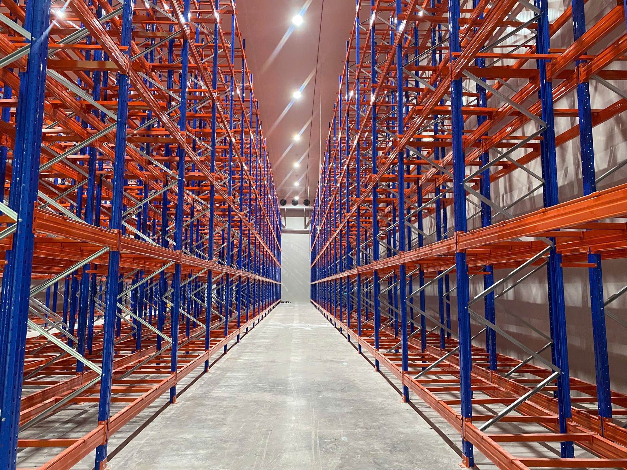 Tại sao doanh nghiệp lựa chọn kệ công nghiệp VNT là đơn vị lắp đặt kệ kho?