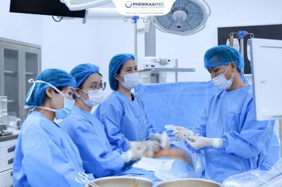 Ứng dụng can thiệp bào thai hiện đại trong điều trị hội chứng dải xơ buồng ối