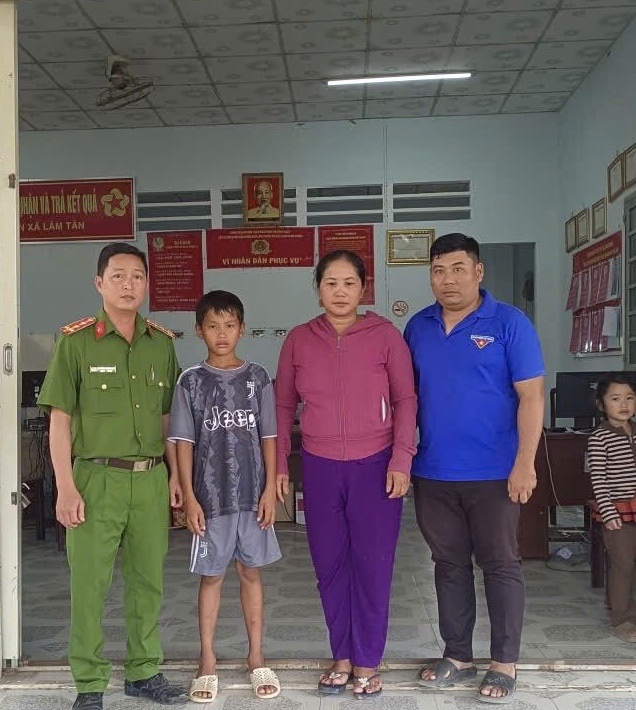 Tìm được người thân cho bé trai bỏ nhà đi