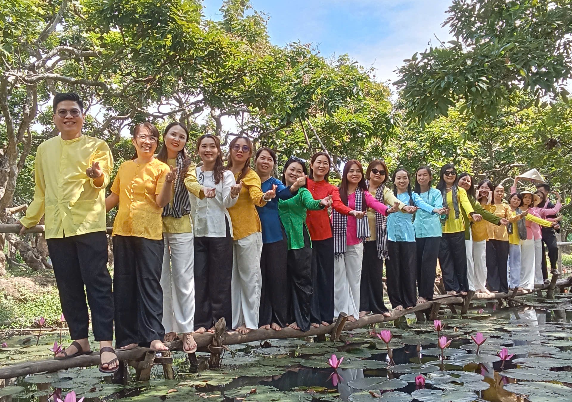 Say mê nhãn long cổ thụ ở Cồn Sơn