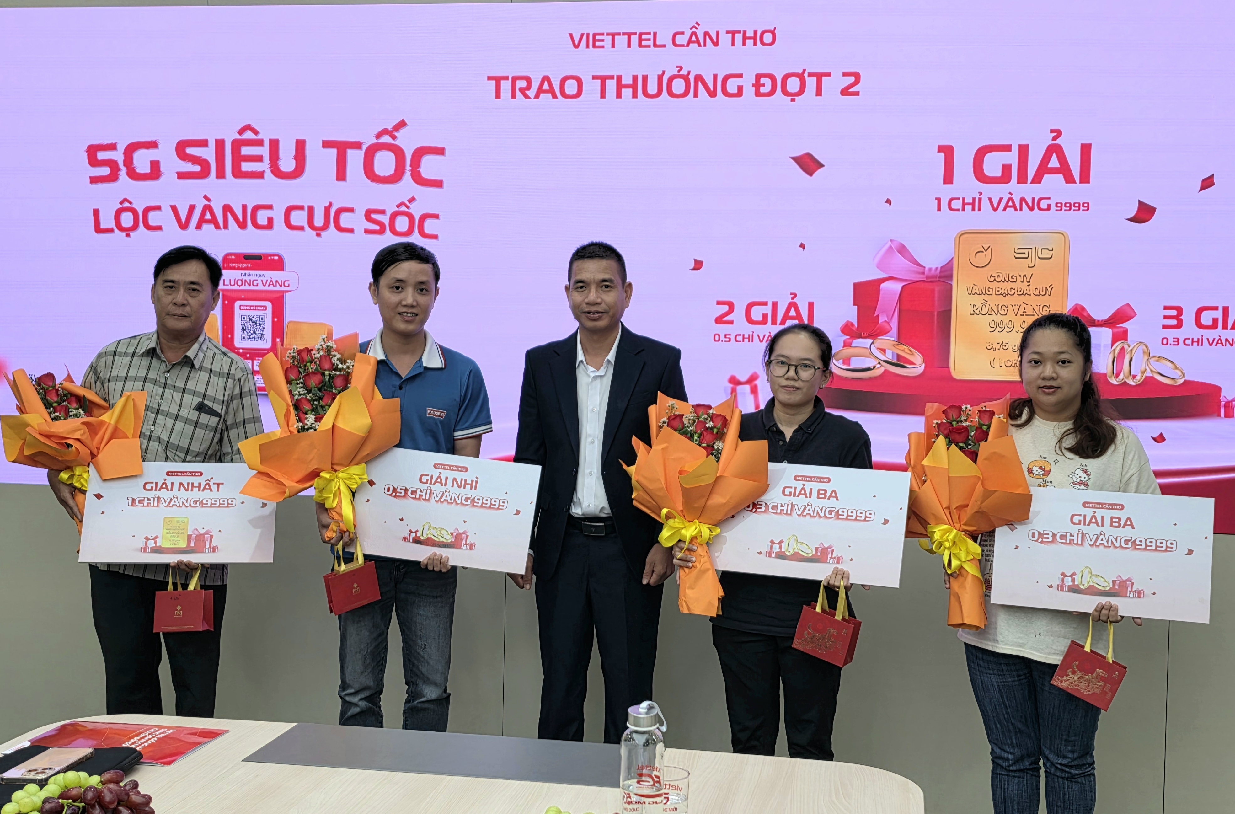 Viettel Cần Thơ quay số trúng thưởng đợt cuối chương trình khuyến mại “5G siêu tốc - Lộc vàng cực sốc”