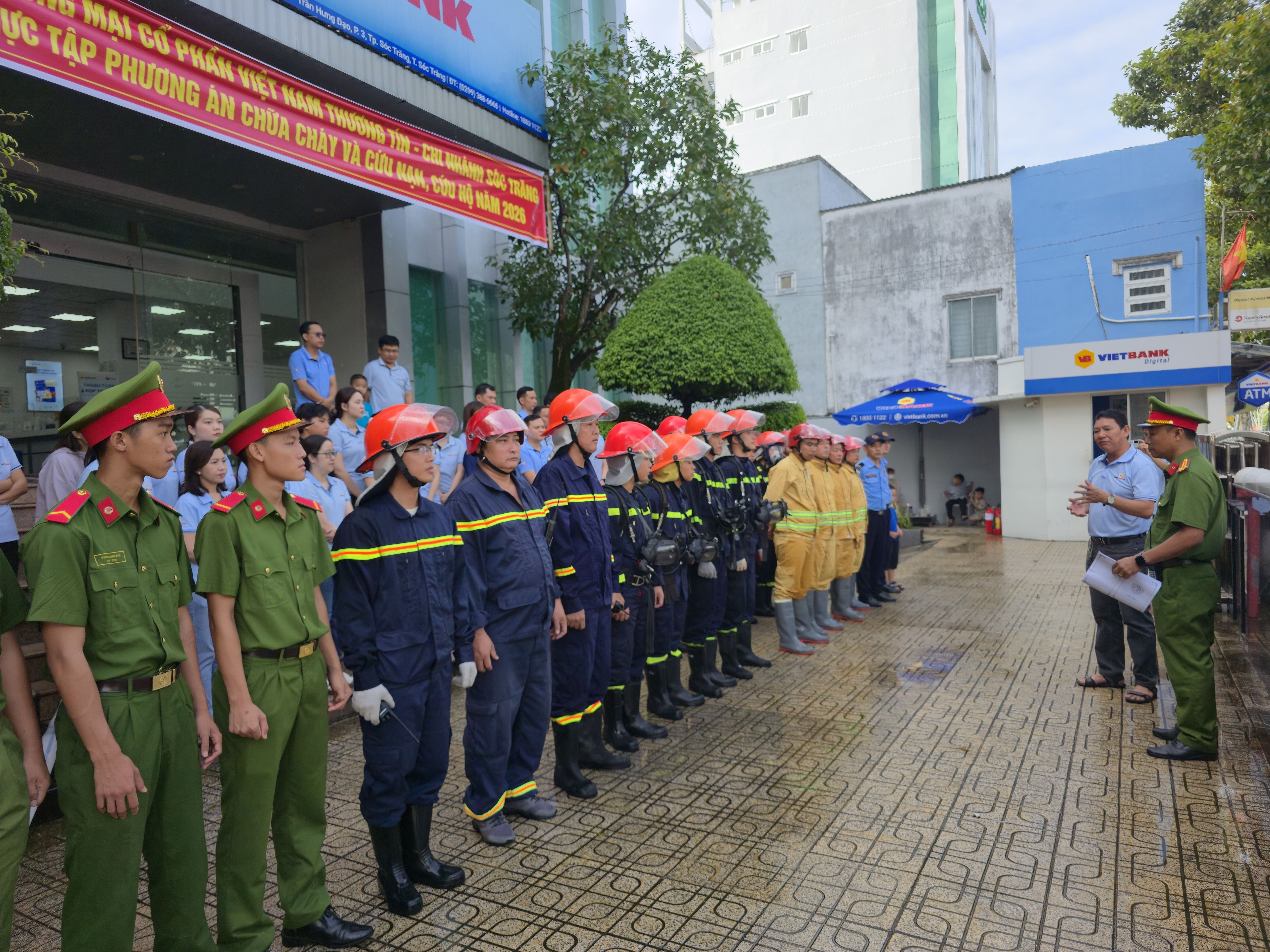 Diễn tập phòng cháy, chữa cháy tại VietBank Chi nhánh Sóc Trăng