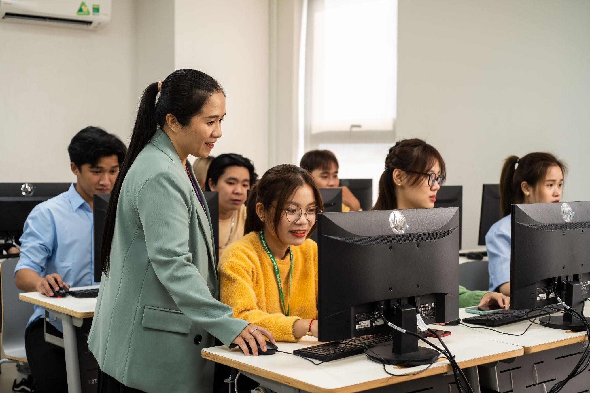 Sàn Thương mại Điện tử khấu trừ thuế: Vì vậy, người bán online còn cần kế toán không?