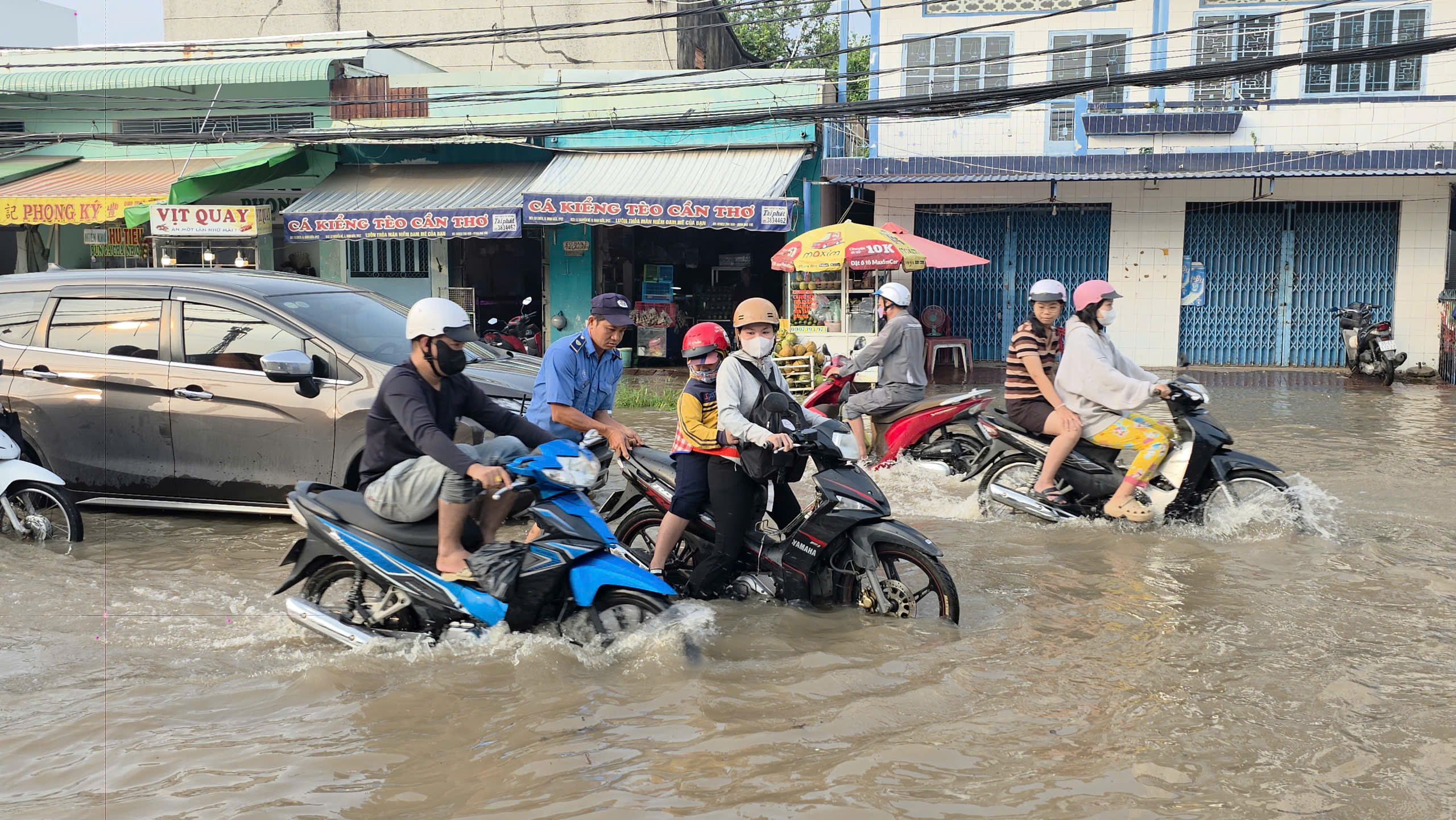 ĐBSCL vừa lo chống ngập vừa khẩn trương ứng phó hạn mặn khốc liệt mùa khô