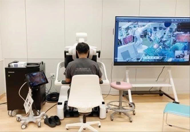 Nhật Bản lần đầu thử nghiệm thành công phẫu thuật từ xa bằng robot