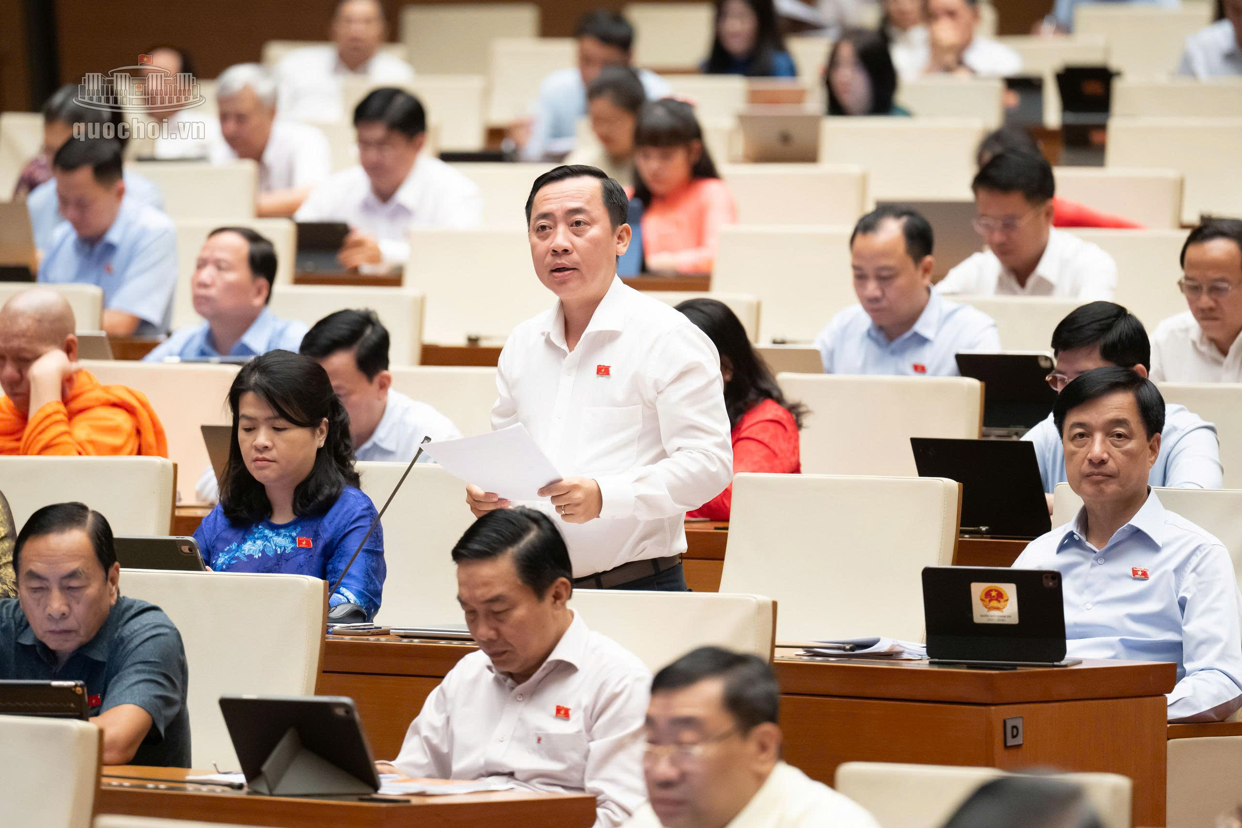 Ông Đào Chí Nghĩa, Phó trưởng đoàn chuyên trách Đoàn Đại biểu Quốc hội TP Cần Thơ, góp ý dự án Luật Phát triển doanh nghiệp nhỏ và vừa