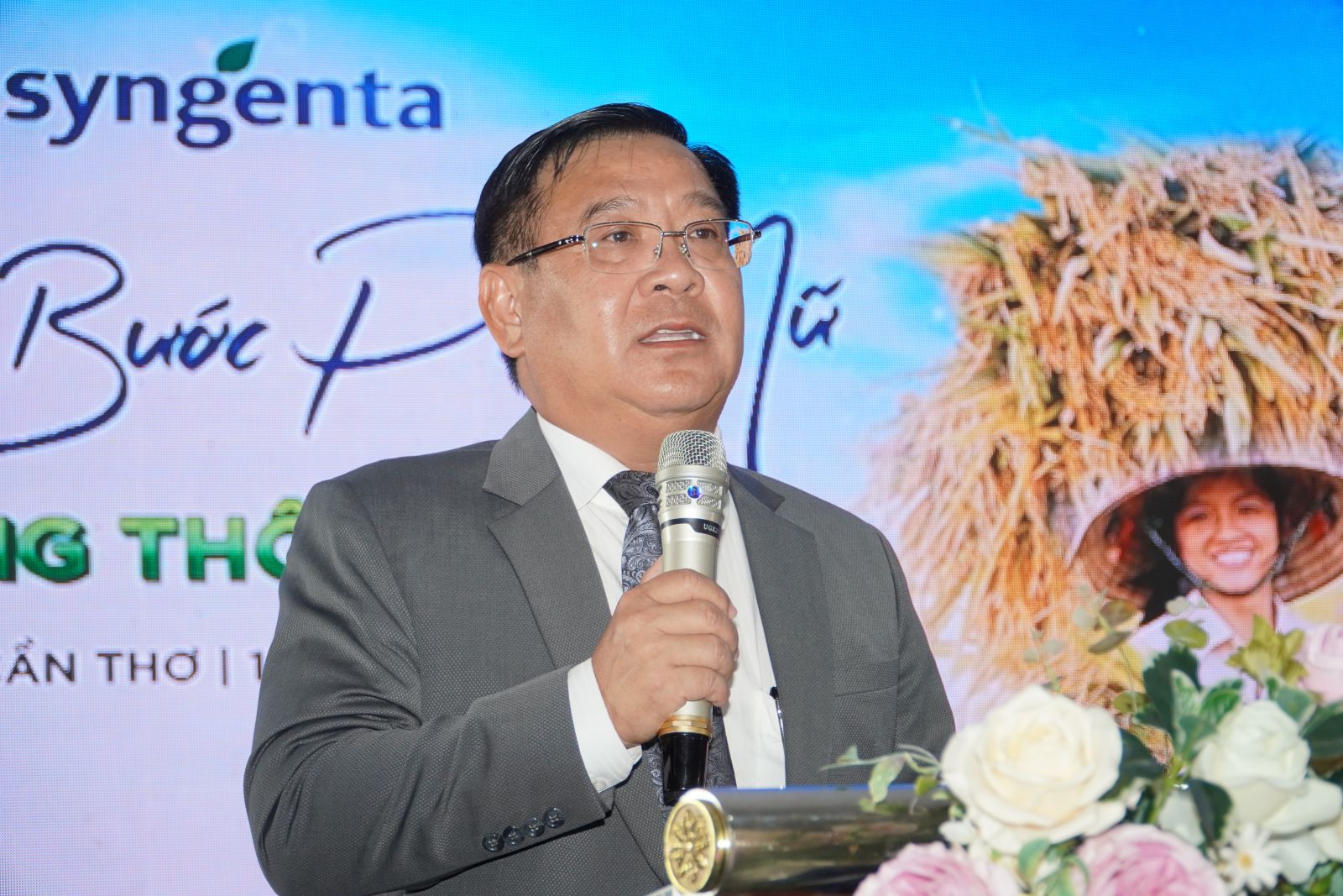 Nâng bước phụ nữ nông thôn Việt Ông Trần Thanh Vũ, Tổng Giám đốc Công ty TNHH Syngenta Việt Nam chia sẻ tại hội thảo.